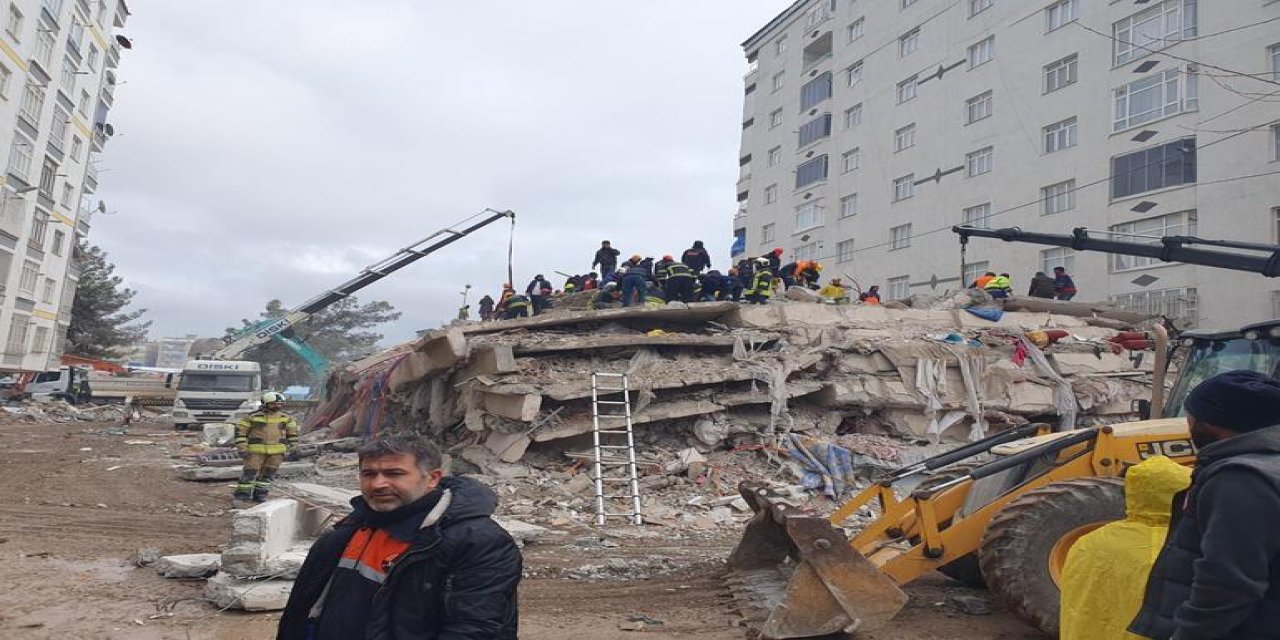 137 kişiye mezar olmuştu: Depremde yıkılan 2 apartman hem ruhsatsız hem projesizmiş