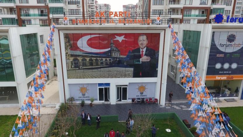 AKP'nin Diyarbakır'da 4 ilçe başkanı görevden alındı