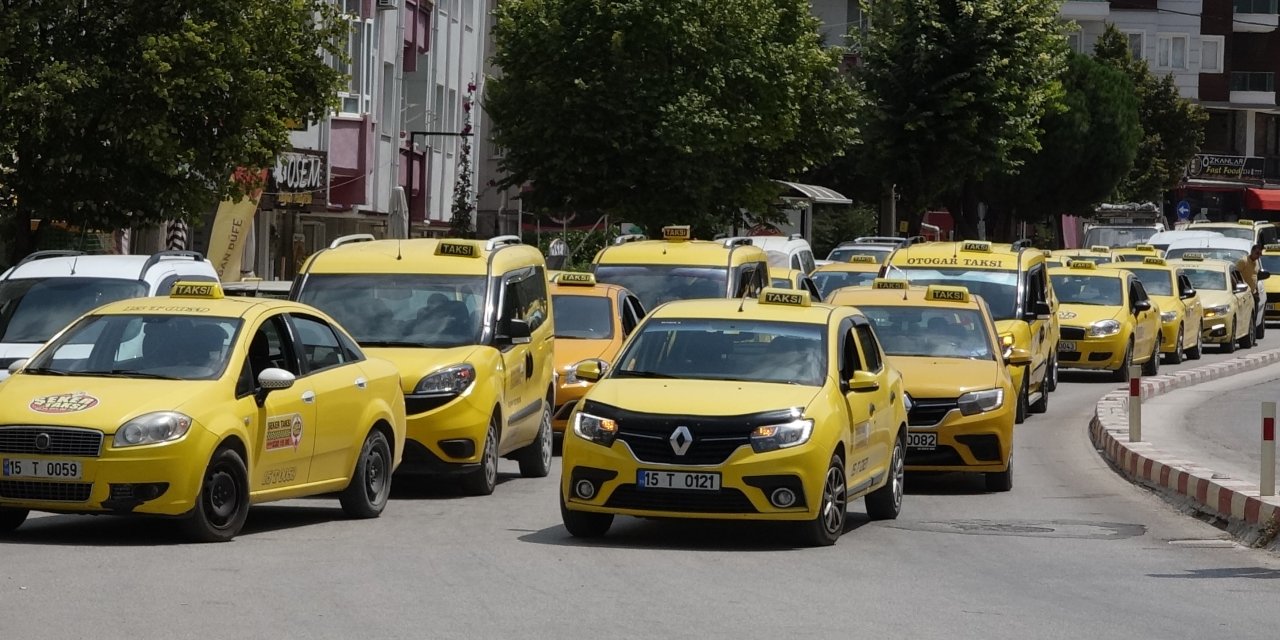 Burdur'da taksicilerden konvoylu eylem