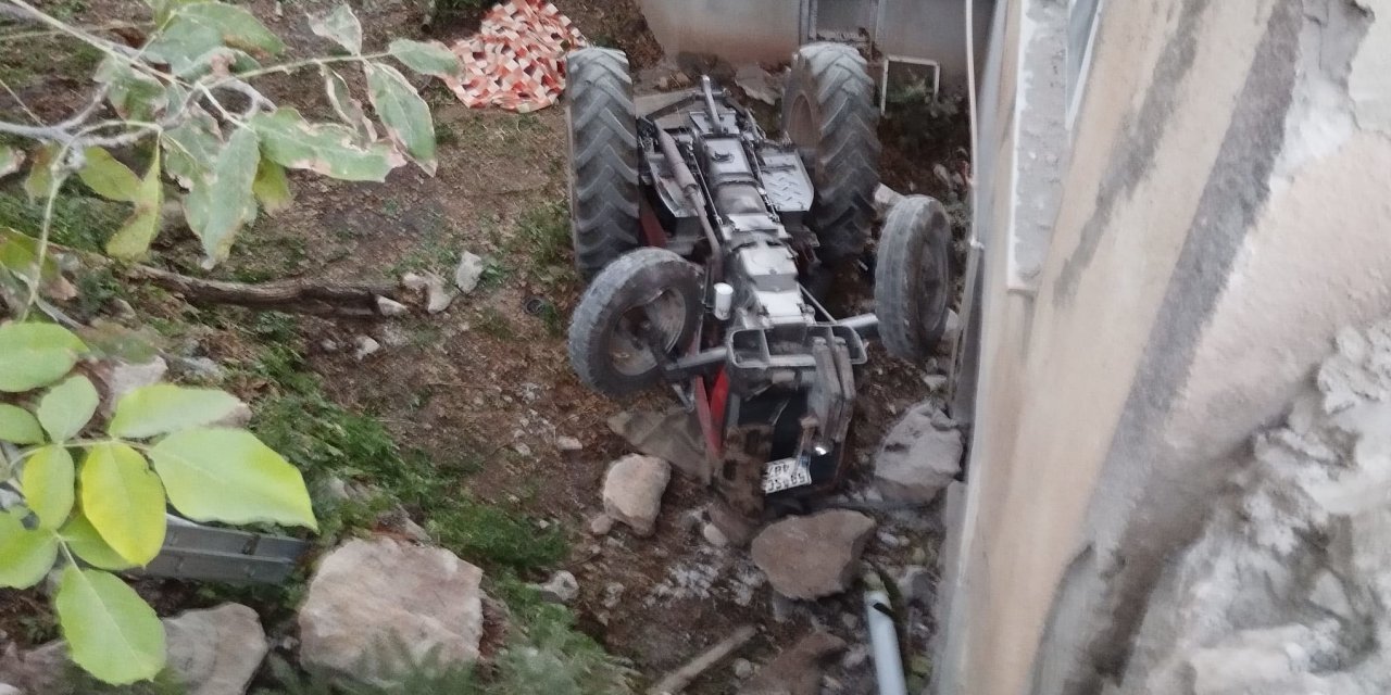 Sivas'ta bahçeye devrilen traktördeki 2 kişi yaşamını yitirdi