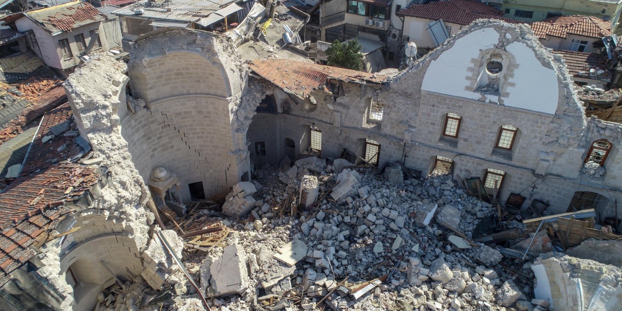 Hatay'da depremde zarar gören 16 kilise hasarlı; cemaat tadilat bekliyor