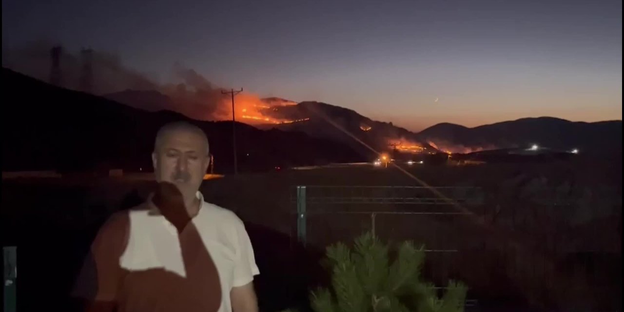 Deprem bölgesi Maraş'ın Göksun ilçesinde yangın: "Enerji panellerine yakın yerlerde yangın var"