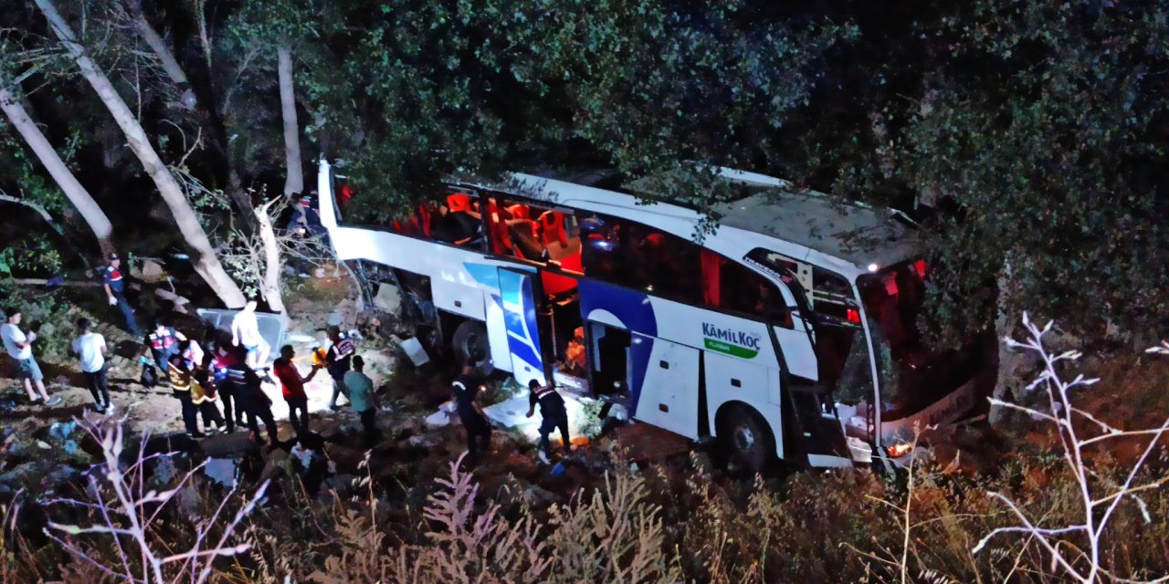 Yozgat'ta yolcu otobüsü şarampole devrildi: 12 ölü, 19 yaralı