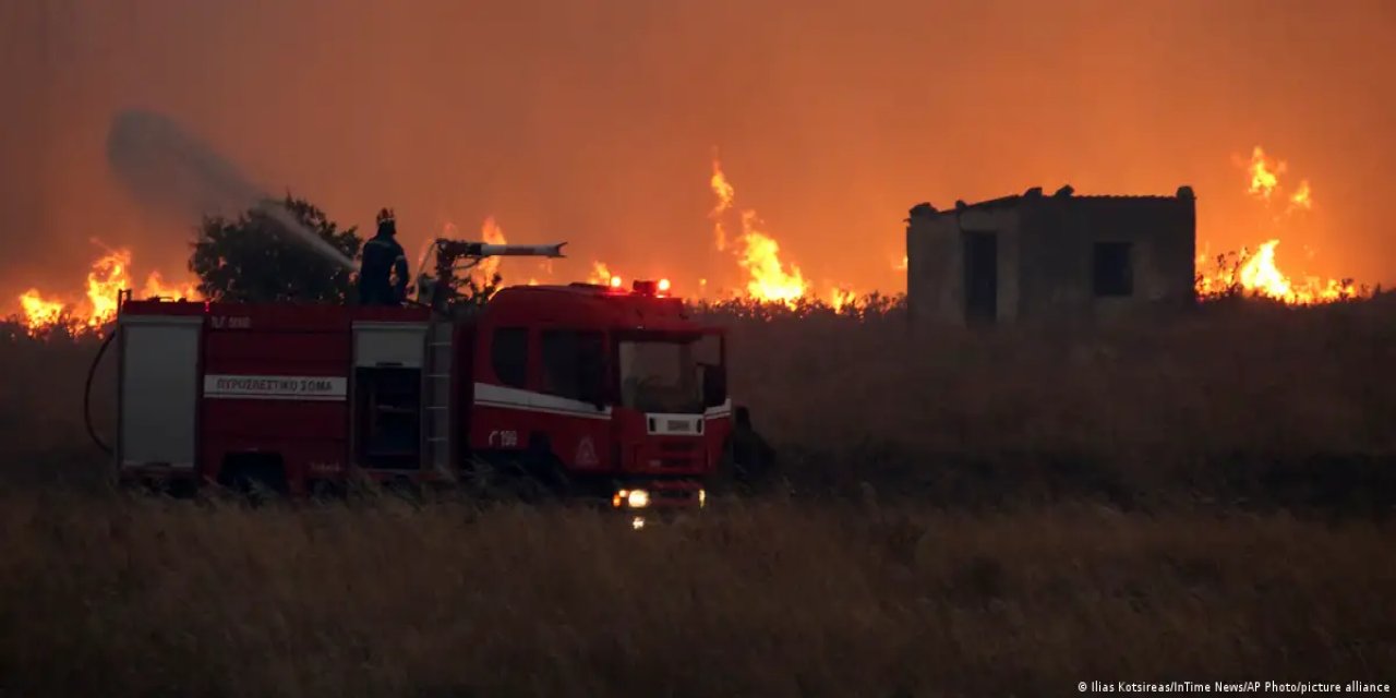 Orman yangınları: Dedeağaç'a kül yağıyor