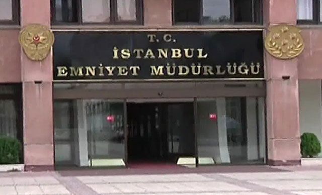 İstanbul Emniyeti'nde rüşvet operasyonu: Bir polis tutuklandı, 7 rütbeli görevden uzaklaştırıldı