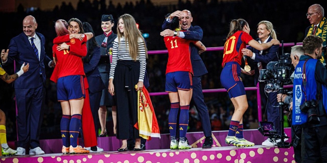 Tepkilerin odağındaki İspanya Futbol Federasyonu Başkanı istifa etti