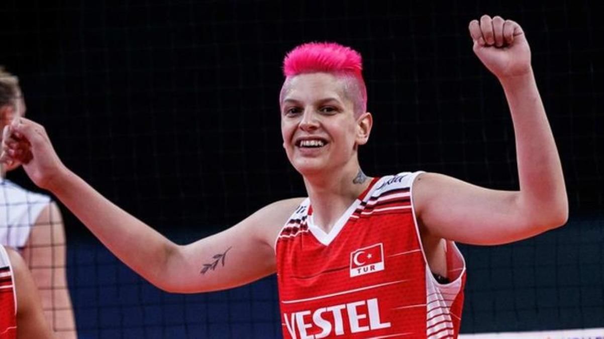 Milli voleybolcu Ebrar Karakurt yine hedefte: 'Sana tahammül etmeye devam ediyoruz' yorumu