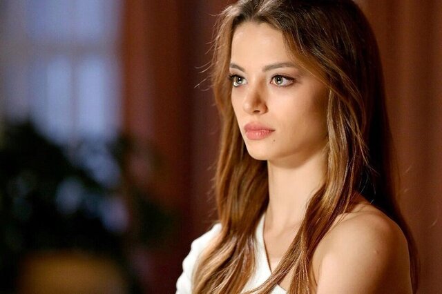 Oyuncu Leyla Tanlar'ın TRT'deki rolü 'bikinili pozu' nedeniyle iptal edildi' iddiası