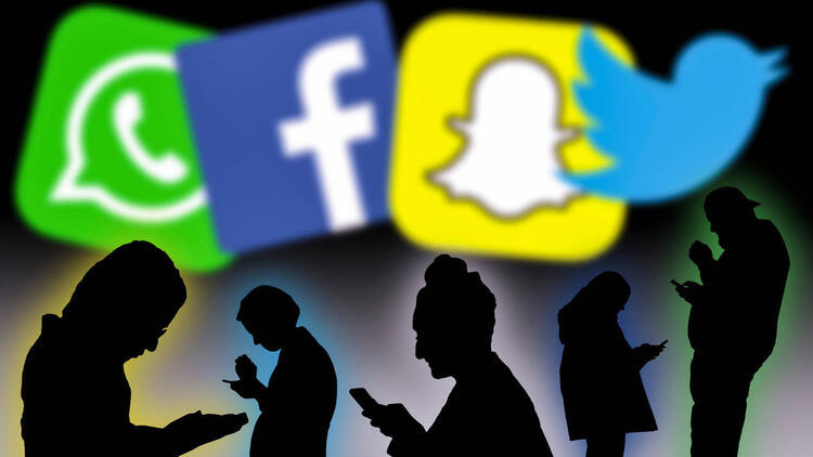 Sosyal medya uzmanından uyarı: "Çocuklarınızın sosyal medyadan paylaştığınız fotoğrafları yasal olarak suç olabilir"