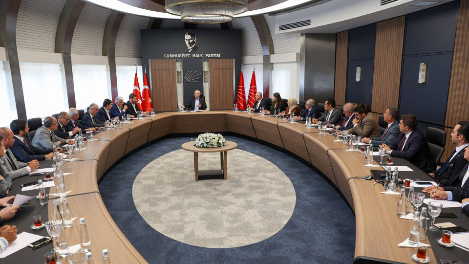 Kılıçdaroğlu, CHP Ankara İl Başkanı ve ilçe başkanlarıyla bir araya geldi