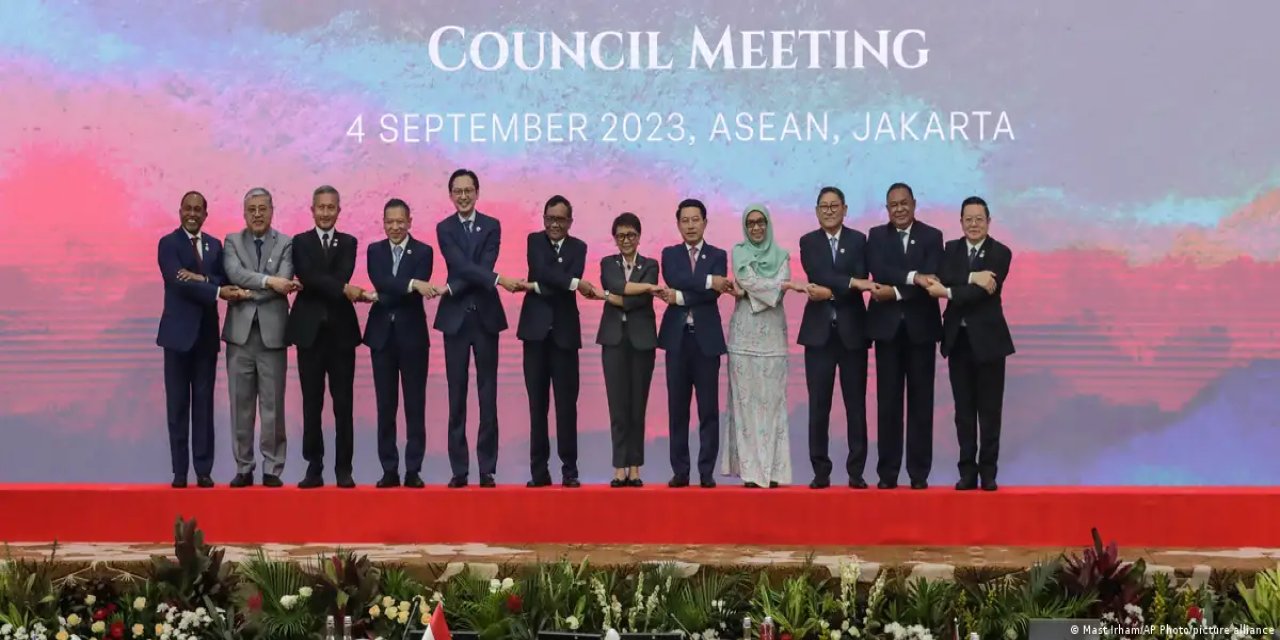 ASEAN zirvesinde "büyük güçlere karşı bağımsızlık" vurgusu