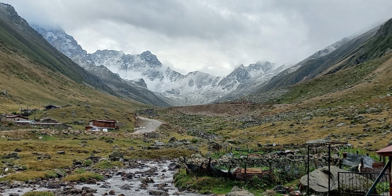 Doğu Karadeniz'de mevsimin ilk karı düştü