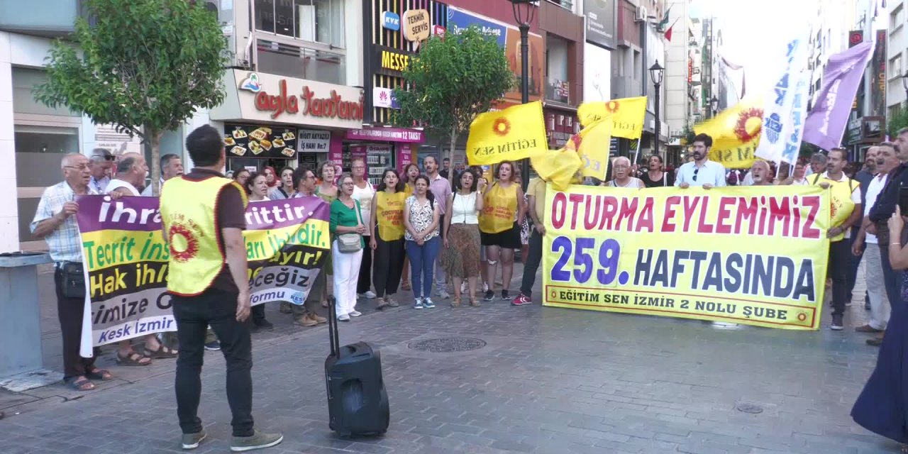 İzmir'de Eğitim-Sen'den KHK eylemi: İhraçlar politik bir tutumdur