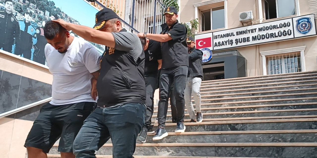 İstanbul'da kafeye motosikletli saldırı düzenlendi,  İsveçli'ler silahlarla karşılık verdi, 5 İsveçli tutuklandı
