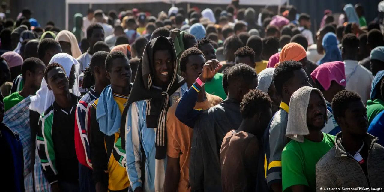 İtalya Lampedusa'ya göç dalgasında AB'den yardım istiyor