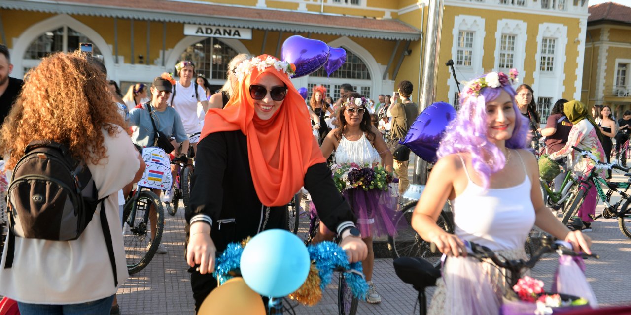 Adana’da ‘Süslü Kadınlar Bisiklet Turu’ 11. kez gerçekleşti