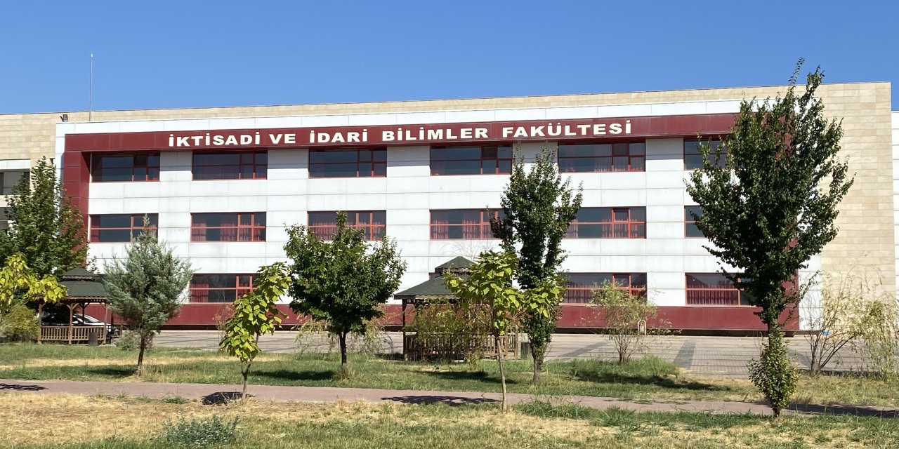 Dekan yardımcısına odasında bıçaklı saldırı: Eski kız öğrencisi gözaltına alındı