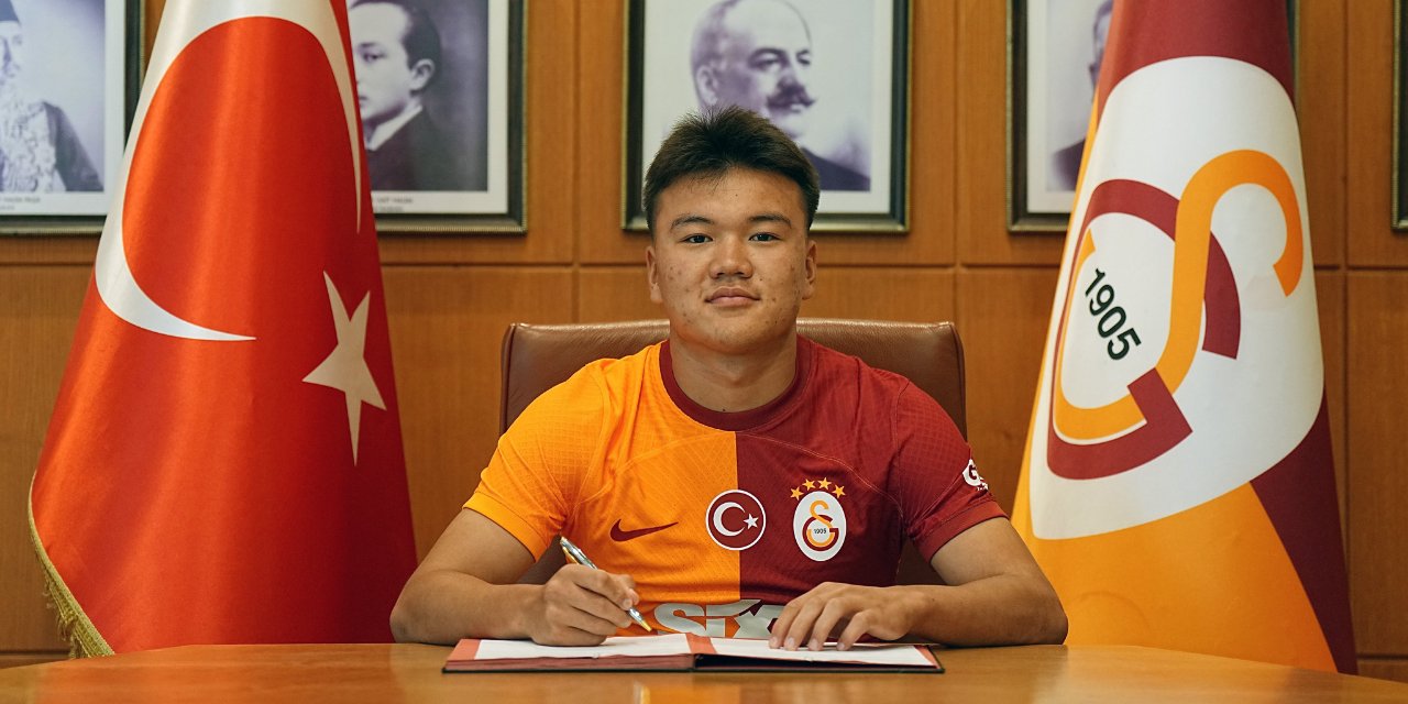 Galatasaray'da yeni transferle imzalar atıldı