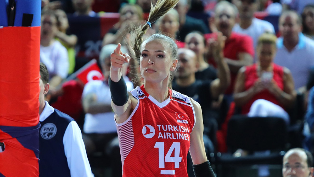 Kadın voleybol takımının kaptanı Eda Erdem'den açıklama: Rüya gibi bir yaz... Yarım kalan hikayemiz var... Görüşmek üzere Paris