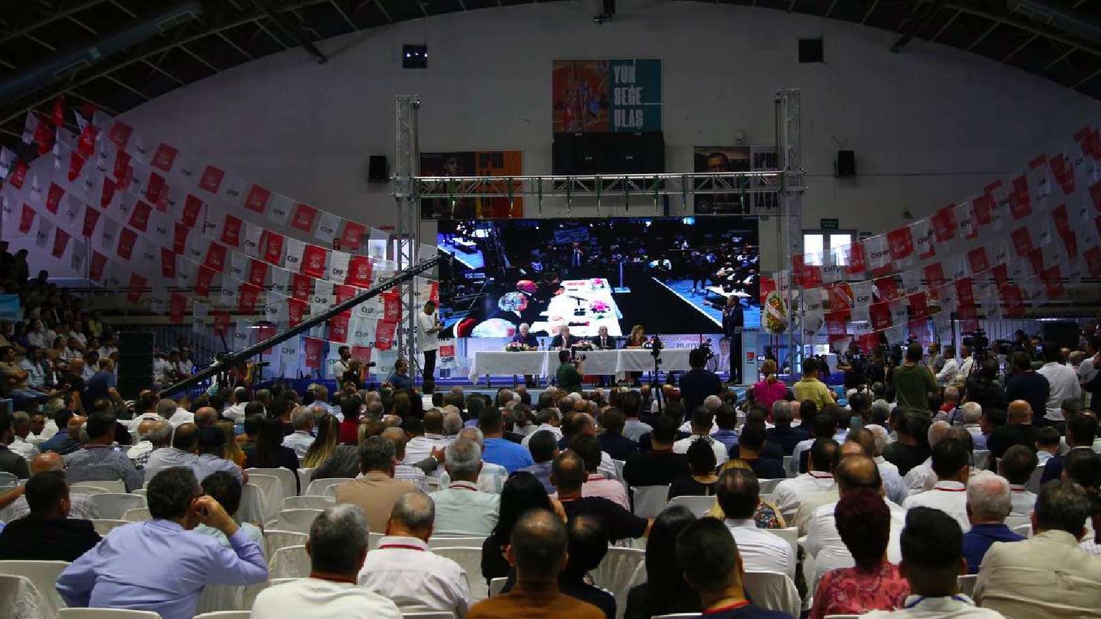 CHP Manisa Kongresi’nde değişimciler kazandı