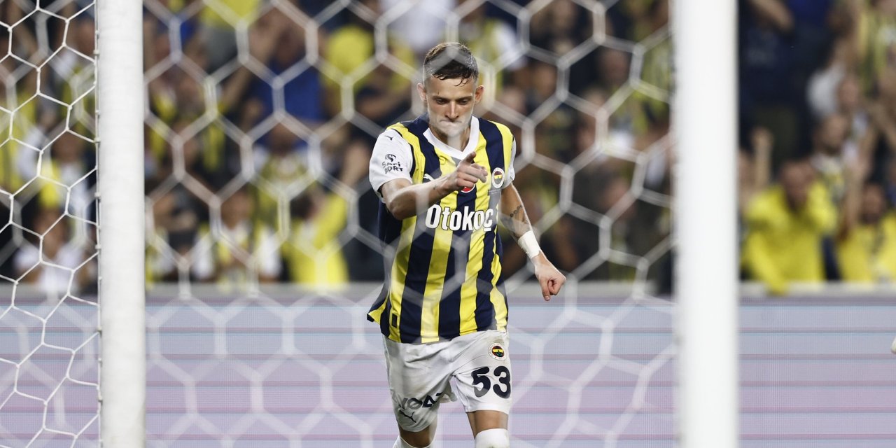 Fenerbahçe, Başakşehir'e aman vermedi; 3 puana 4 golle uzandı