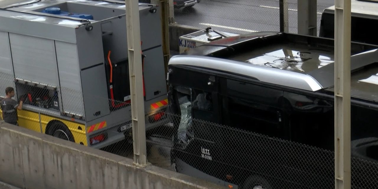 İki metrobüs çarpıştı: 4 yaralı