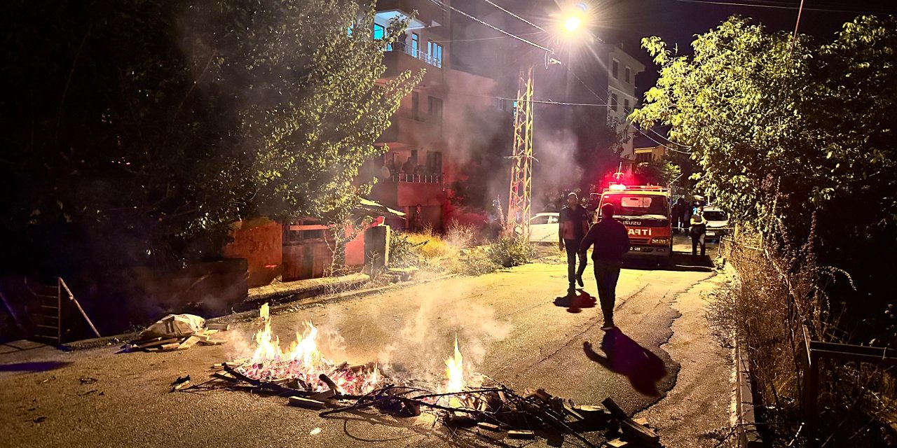 Tunceli'de elektrik kesintisine sinirlendi; yolu kapatıp ateşe verdi