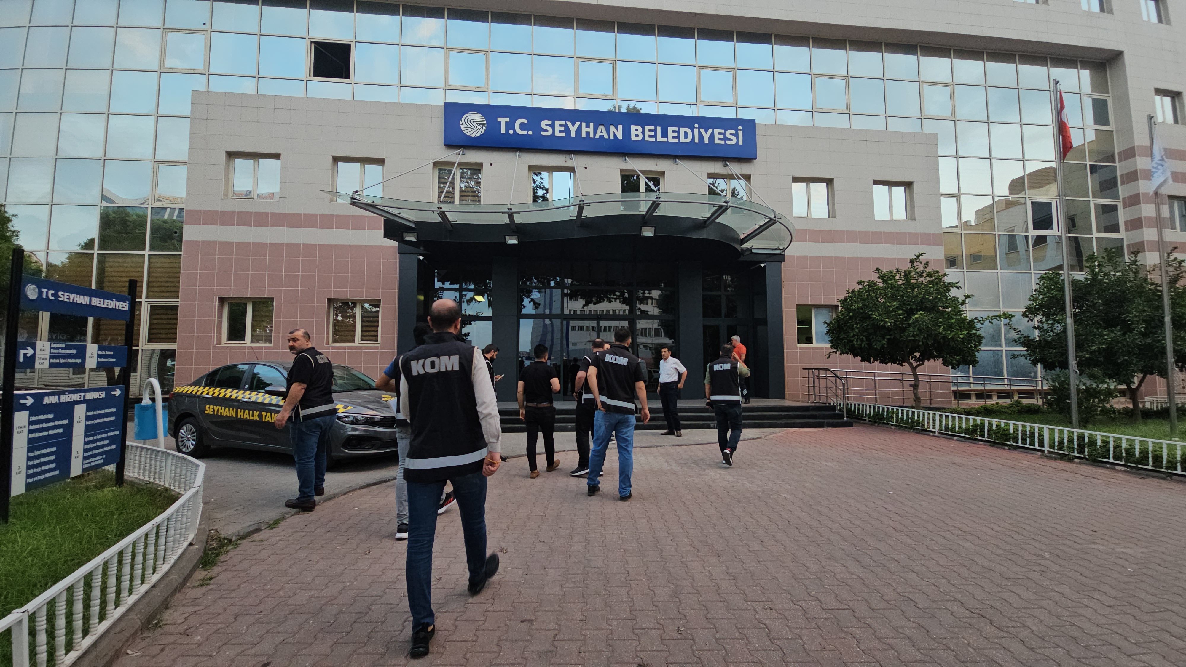 Seyhan ve Çukurova belediyelerine operasyonda 13 kişi tutuklandı