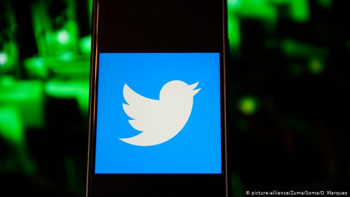 Nijerya, devlet başkanının paylaşımını kaldıran Twitter'i süresiz askıya aldı