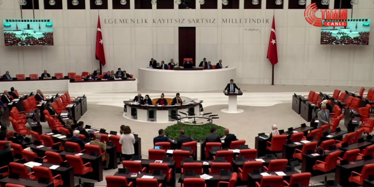 Yeşil Sol Parti'nin depremzedelerin sorunlarının araştırılması önerisi AKP ve MHP oylarıyla reddedildi