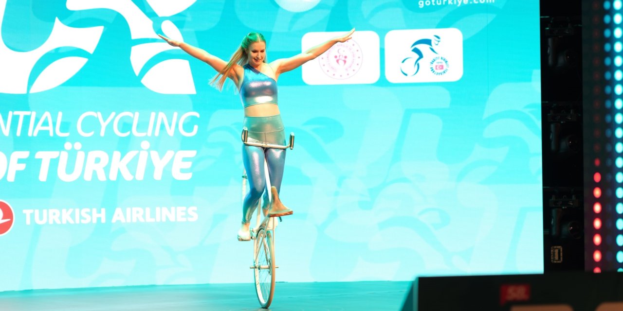 NBA maçlarında da sergilenen Viola Brand'ın artistik şovu Türkiye Bisiklet Turu için sahnede