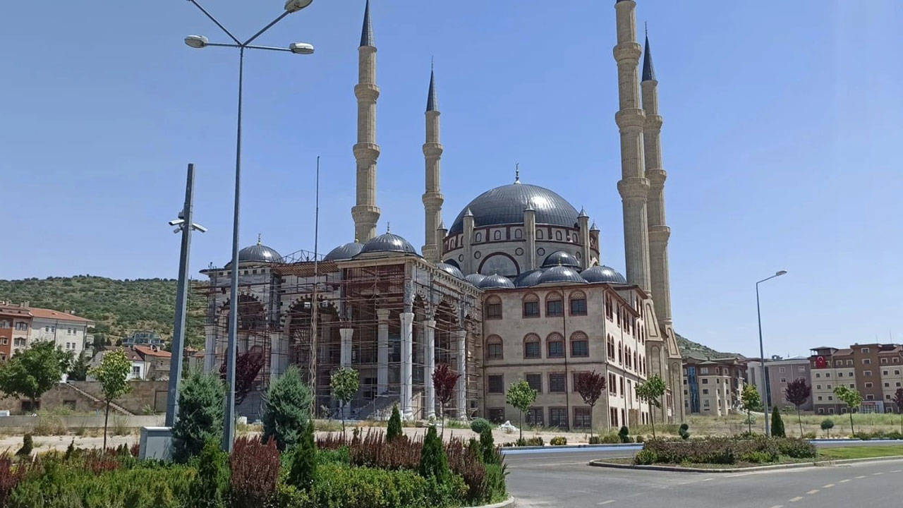 AKP'li Nevşehir Belediyesi, caminin çevre düzenlemesi için 5 milyon TL harcadı
