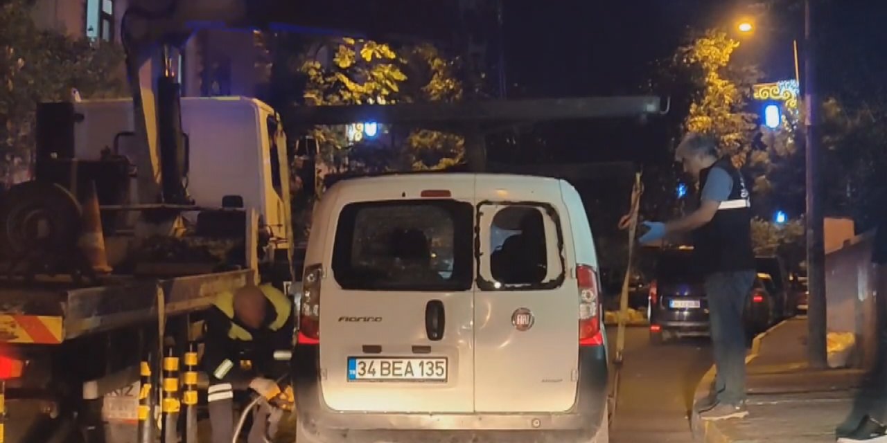 Kaza yapan araçtan otomatik silahlar ve maske çıktı