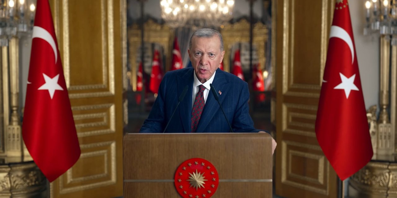 Erdoğan'dan deprem konutları açıklaması: 'Hak sahiplerine teslimine başlayacağız'
