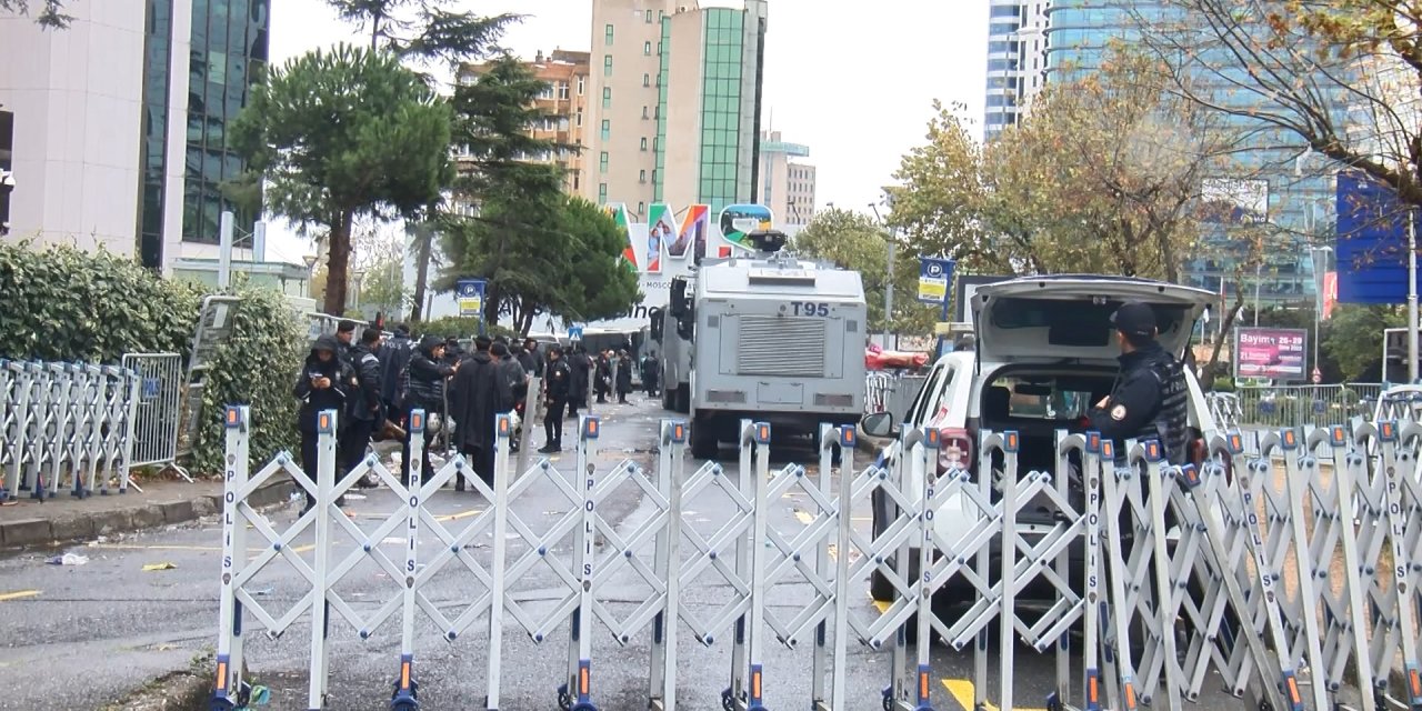 İsrail Başkonsolosluğu'nun çevresi demir bariyerlerle kapatıldı