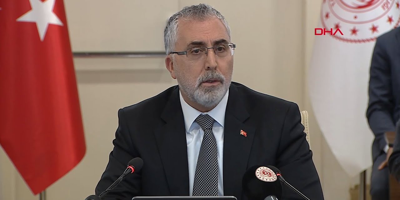 Bakan Işıkhan: Türkiye'nin ekonomisi, kolayca yıkılacak, kırılgan bir ekonomik yapı değildir