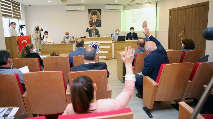 Yomra'da 5 AKP'li belediye meclis üyesi istifa etti