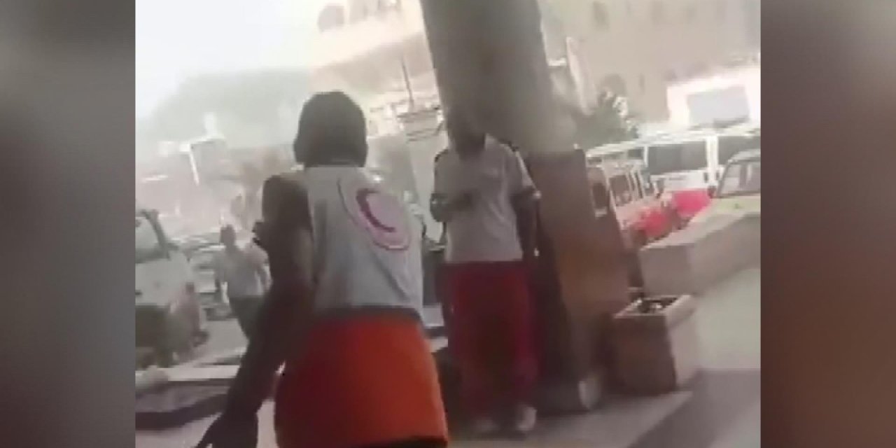 İsrail, Uluslararası Kızılhaç'ın ziyareti sırasında hastane yakınlarını bombaladı