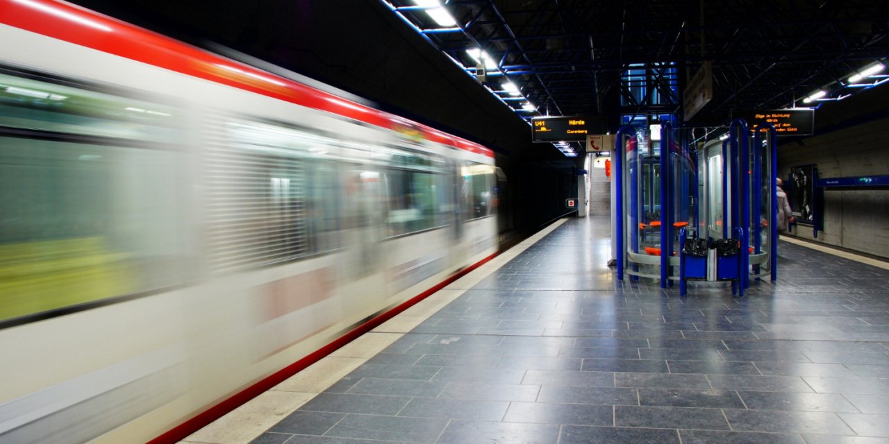 İstanbul'da metrolara yılbaşı düzenlemesi