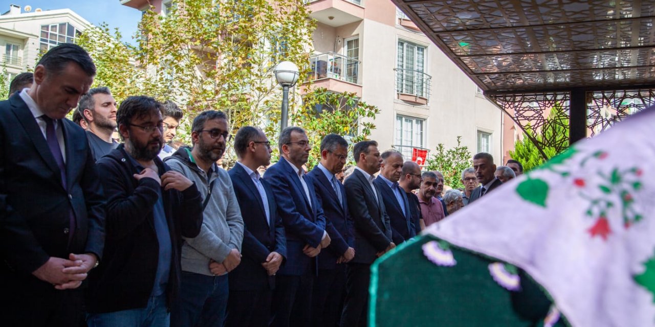 Özgür Özel'den Zeren Ertaş'ın cenazesi sonrası açıklama: Babasının adalet ile ilgili talebi var, talep hepimizin talebidir...