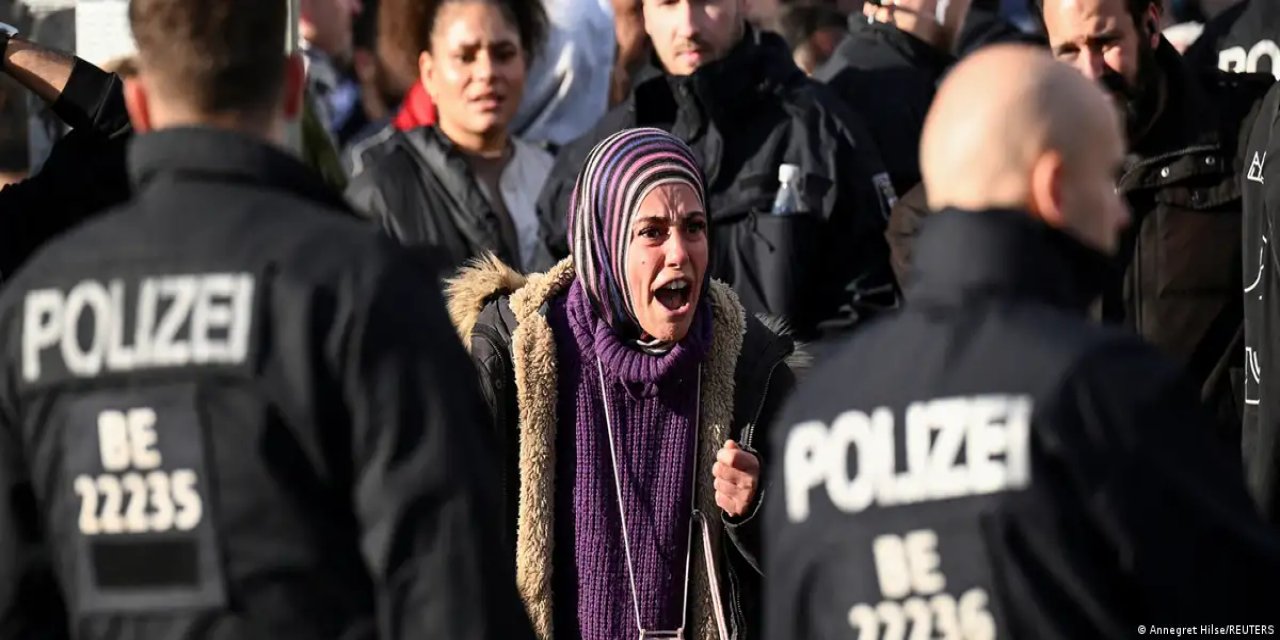 Berlin'de polis gösterilere izin vermedi