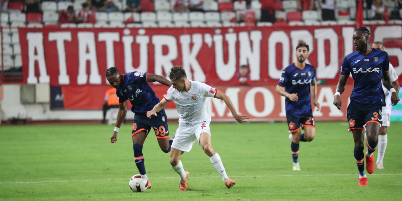 Antalyaspor, Başakşehir'i tek golle geçti