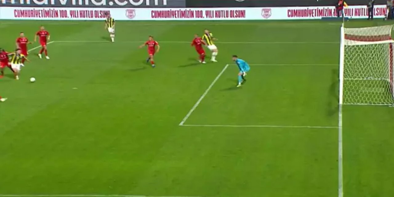 Pendikspor-Fenerbahçe maçı Trio'da: Penaltı beklenen an! VAR neden devreye girmedi...