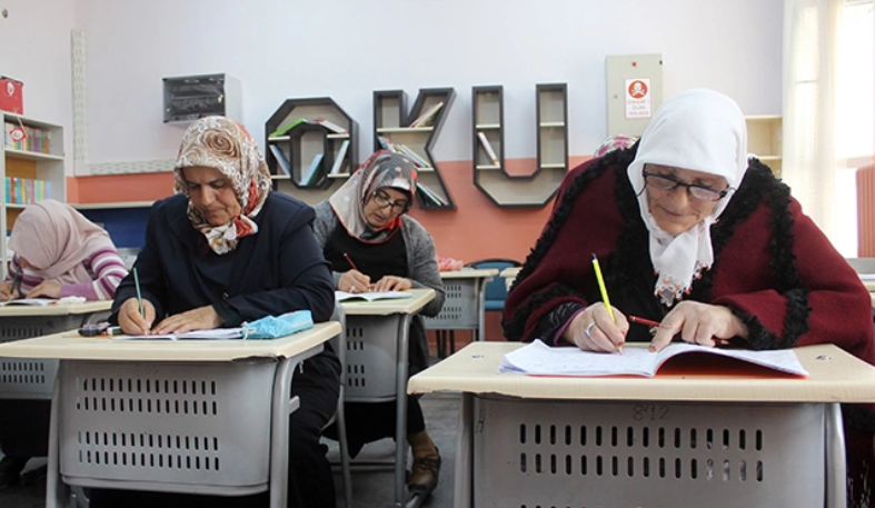 Türkiye'de 1.5 milyon kız çocuğu ve kadının okuma yazması yok