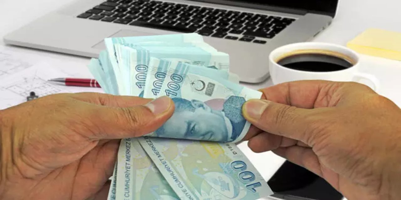 Asgari ücret günden güne eriyor: Dört ayda 2 bin 951 düştü