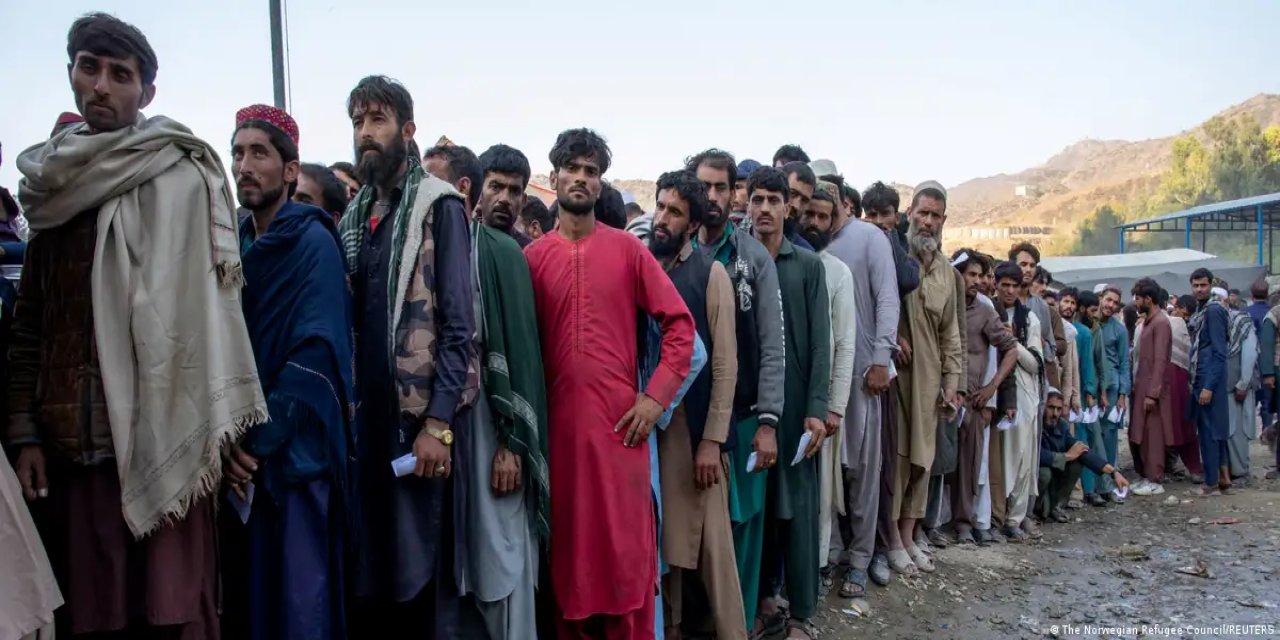 Pakistan 200 bin Afgan sığınmacıyı sınır dışı etti