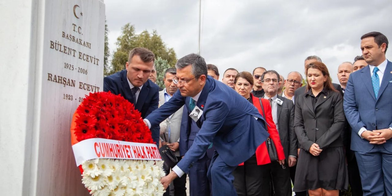 Özgür Özel, Bülent Ecevit'i mezarı başında andı