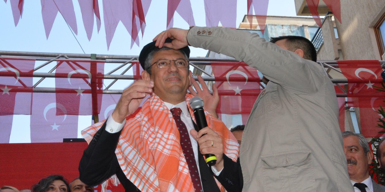 Özgür Özel'in ilk ziyareti mitinge dönüştü: Manisa Büyükşehir Belediyesi'ni istiyorum