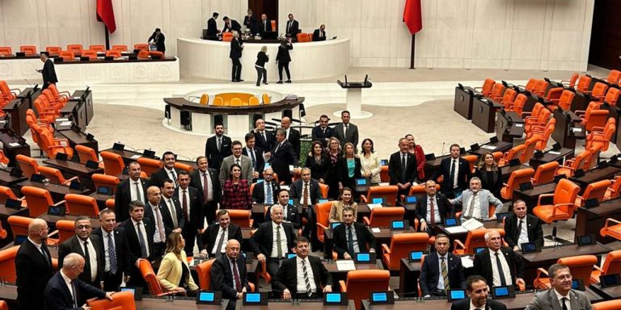 CHP'nin Meclis’i terk etmeme eylemi son buldu