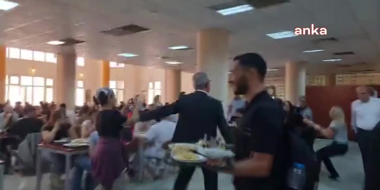 Dokuz Eylül Rektörlüğü'nden yemekhane zammını protesto eden öğrencilere soruşturma